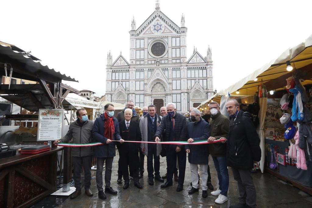Inaugurato il mercato di Natale di Firenze, venti anni di tradizione...
